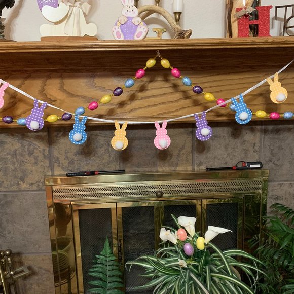 Easter Bunny Garland - Picture 1 of 2